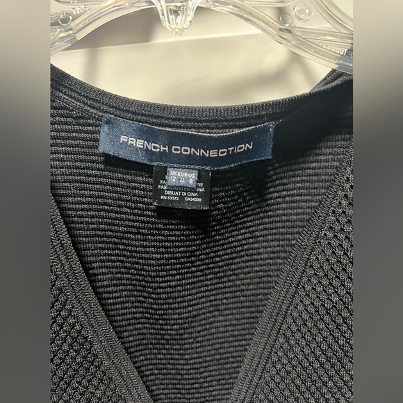 French Connection Textured Geometric Top Design Stretchy Shrt Sleeve Dress Sz 8 - Picture 2 of 10